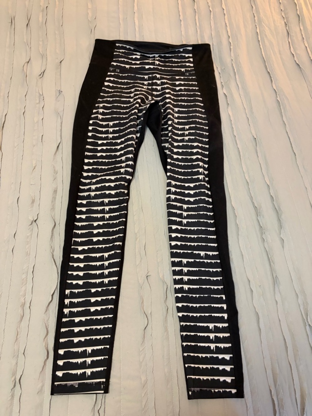 Under Armour Striped Leggings | Size M